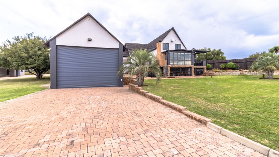 5 Bedroom Property for Sale in Oranjeville Free State